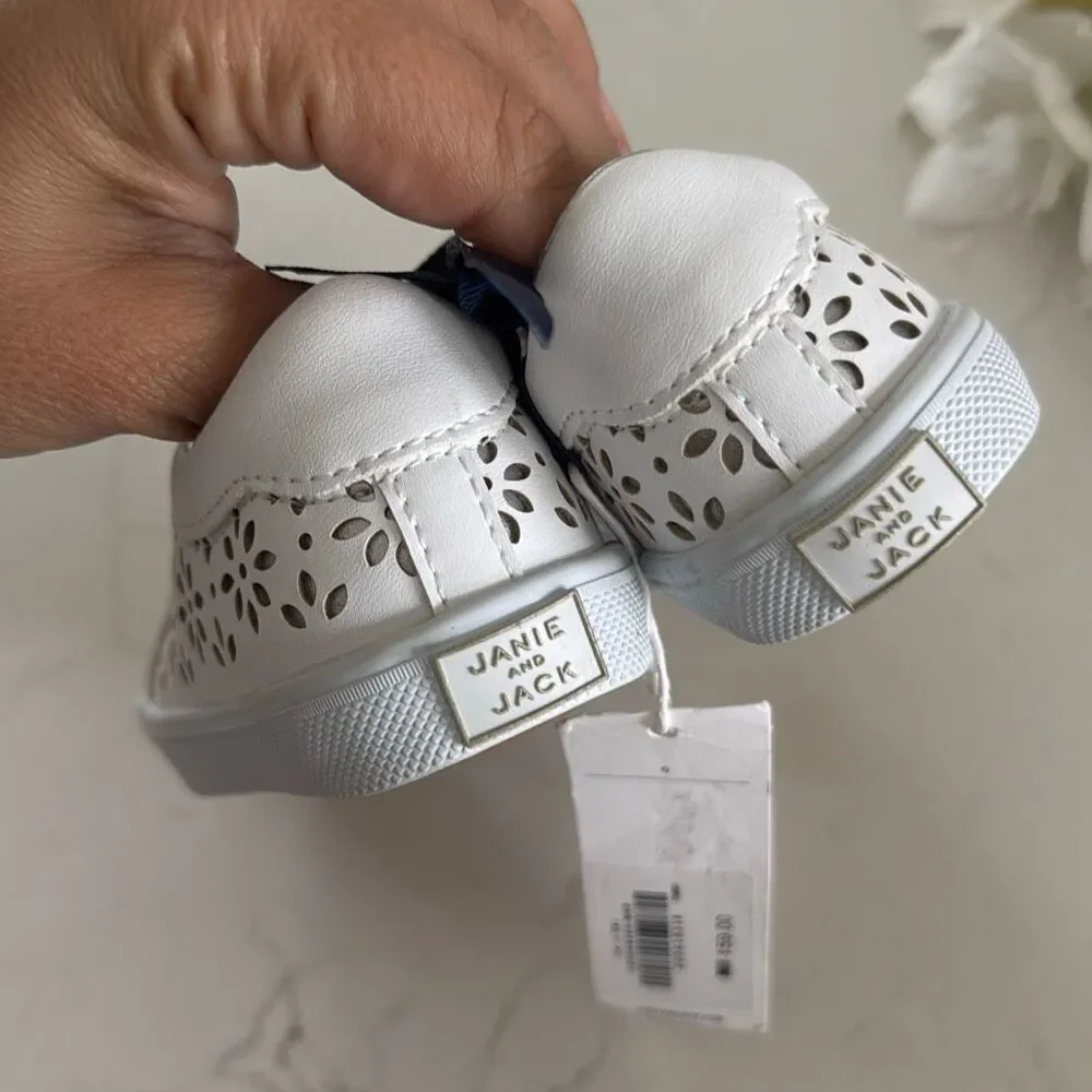 Janie and Jack Eyelet Sneaker in White and Silver Size 6